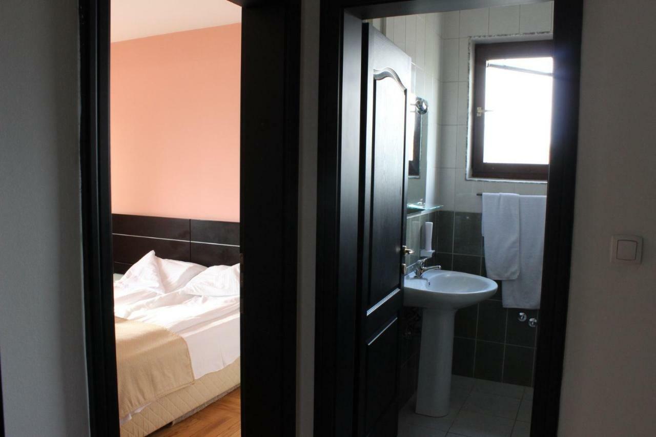 Hotel Beograd - Yu Lukavica Екстериор снимка