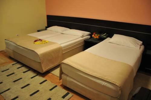 Hotel Beograd - Yu Lukavica Екстериор снимка